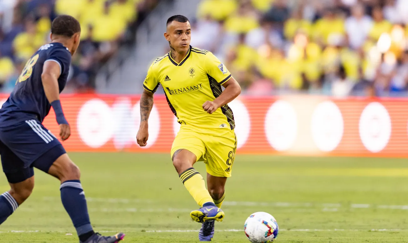 Randall Leal acquires green card, no longer occupies international roster spot